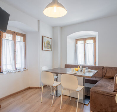 Appartamento con zona pranzo accogliente e comfort moderni. Appartamento con zona pranzo accogliente e comfort moderni.