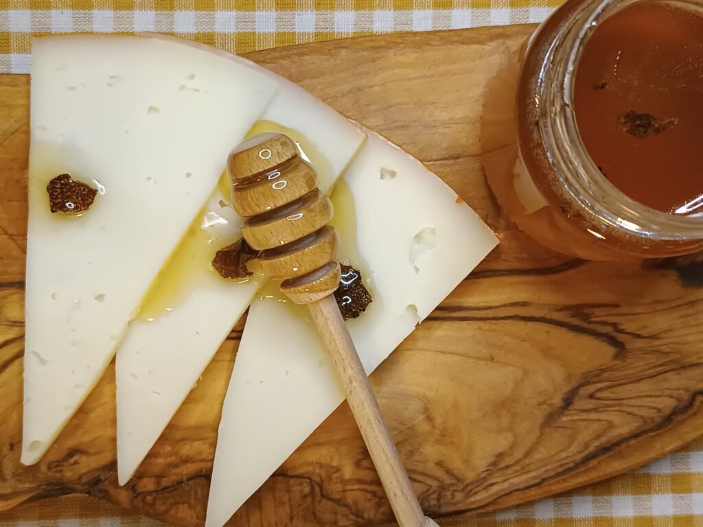 Miele e tartufo con formaggio Miele e tartufo con formaggio