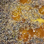 confettura-extra-di-albicocche-miele-e-fiori-di-lavanda-160g