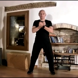 Baduanjin: tirare con l'arco