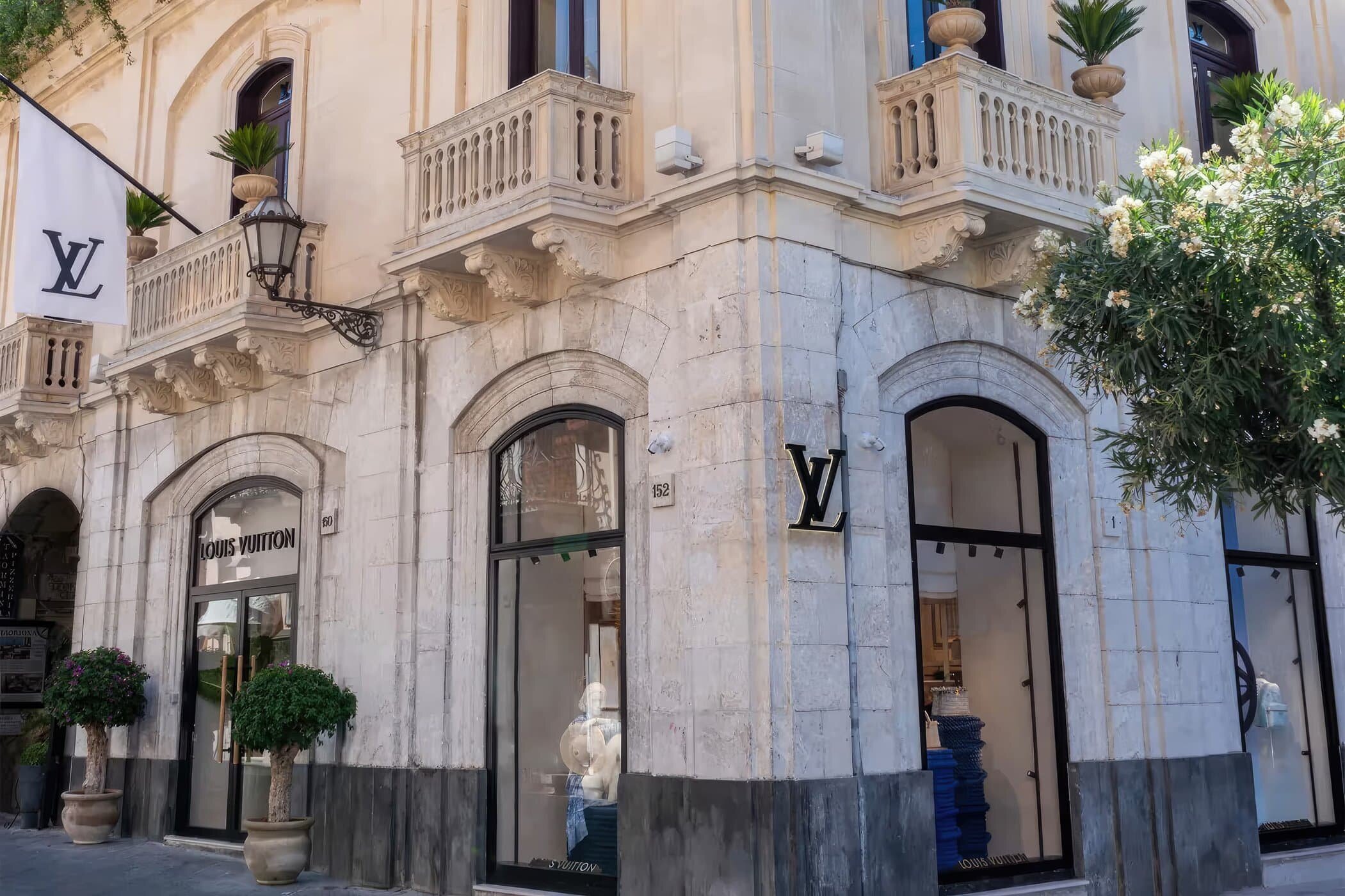 louis-vuitton-taormina-italy-cafe-the-impression-001.jpeg