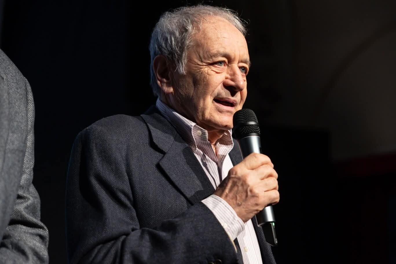 unknown.jpeg unknown.jpeg