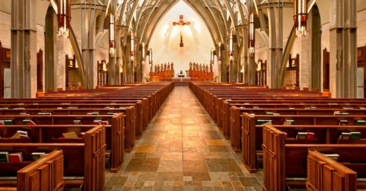 Linguaggio arcaico, riti noiosi, omelie lontane dalla vita reale: i motivi per cui sempre meno giovani vanno a Messa