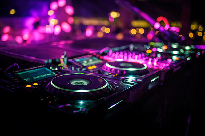 img console dj.jpeg img console dj.jpeg