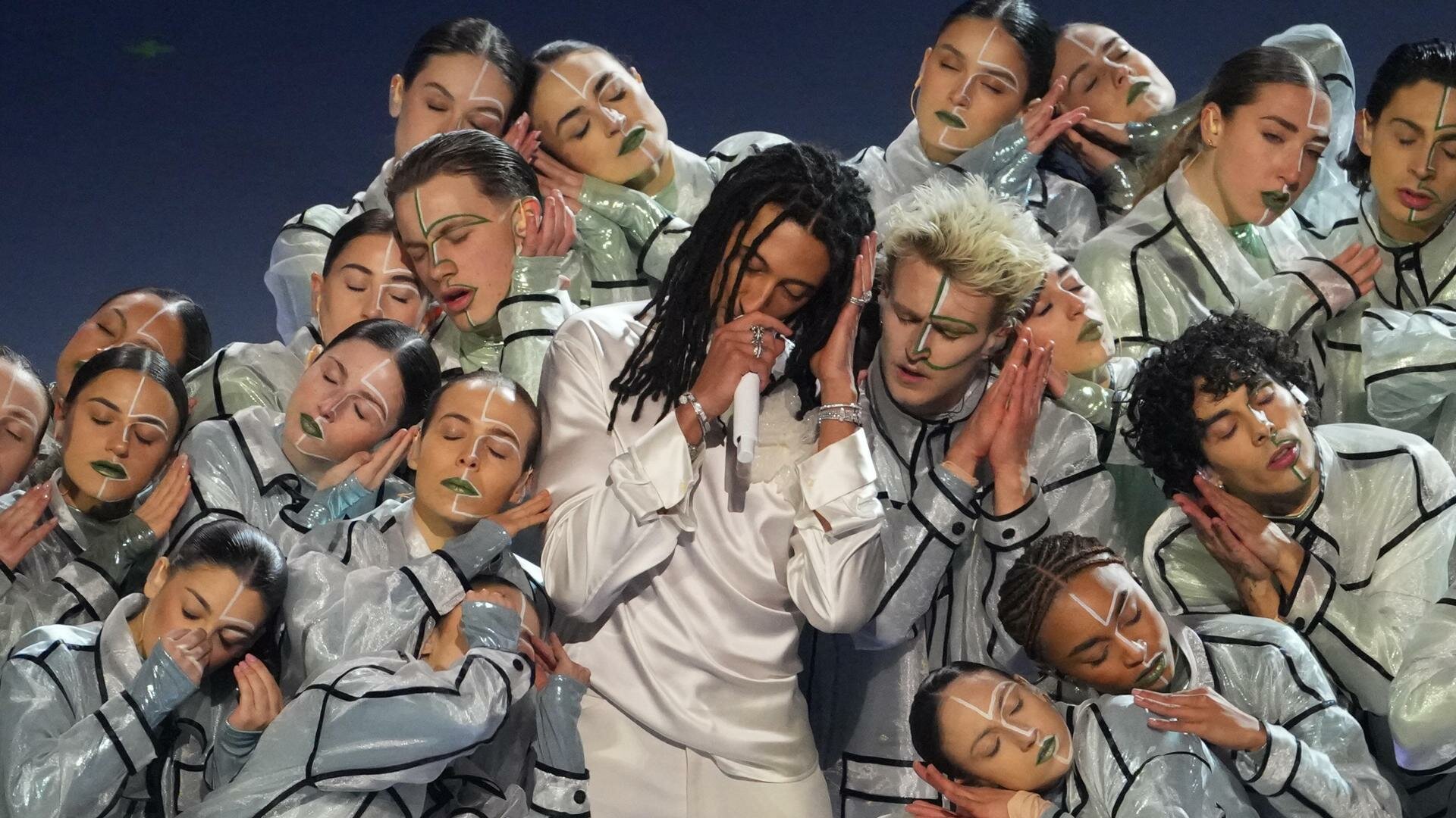 Ghali scuote la cerimonia di inaugurazione delle Olimpiadi 2026: 