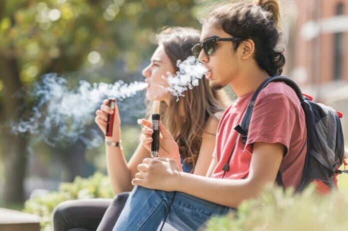 Sigarette elettroniche tra i giovani: i rischi e i pericoli