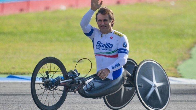 Alex Zanardi: velocità e vita come equilibrio Alex Zanardi: velocità e vita come equilibrio
