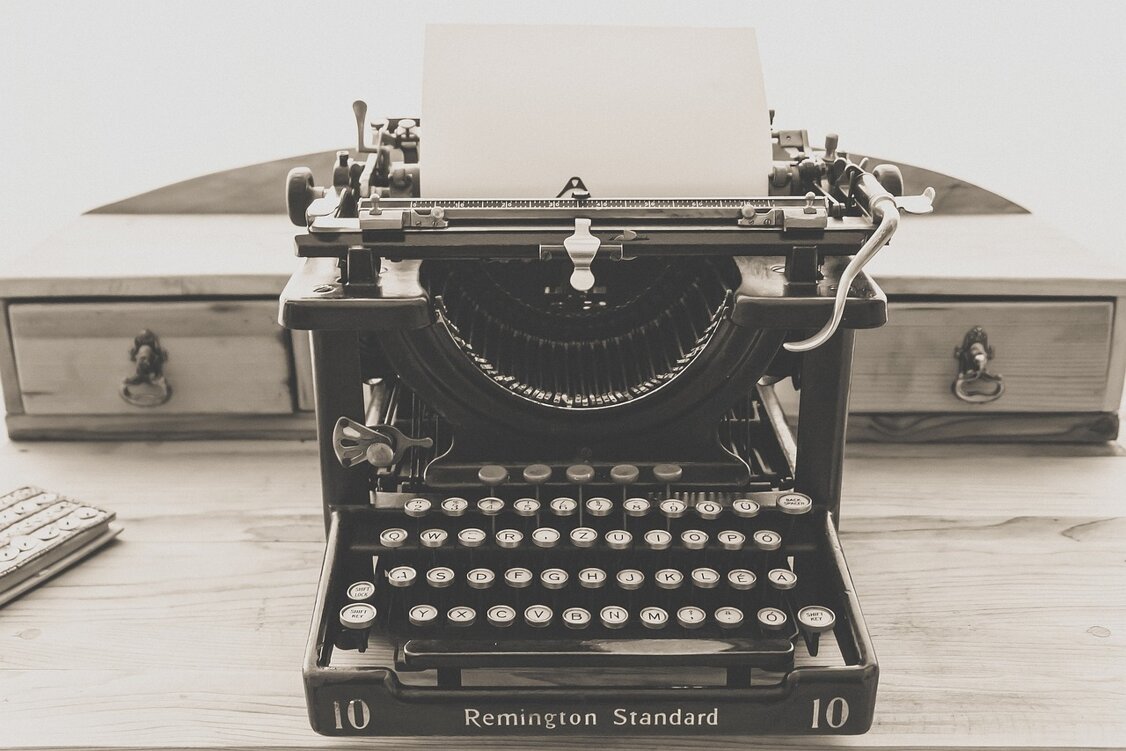 typewriter-1248088_1280.jpeg