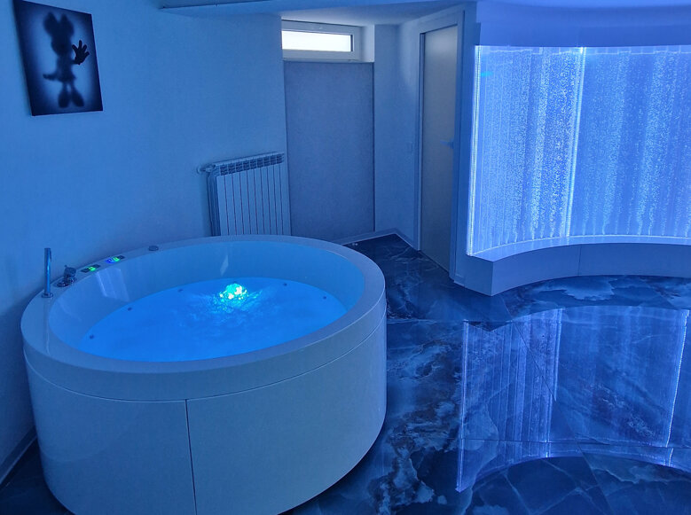 milanoflats - igloo - vasca idromassaggio.jpeg milanoflats - igloo - vasca idromassaggio.jpeg