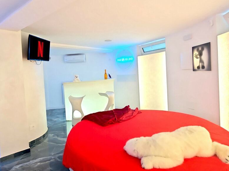 milanoflats - igloo - divano e tv.jpeg milanoflats - igloo - divano e tv.jpeg