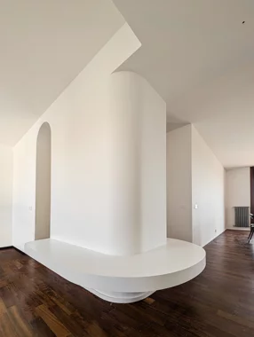 ristrutturazione milano panca sospesa muro stondato