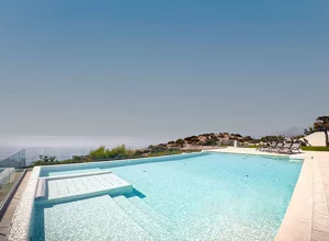 ristrutturazione%20piscina%20balconata%20finita.webp