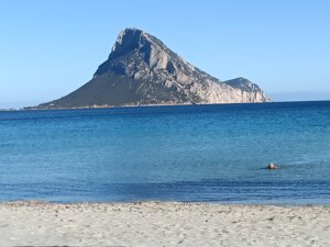 Tavolara, domus lughente