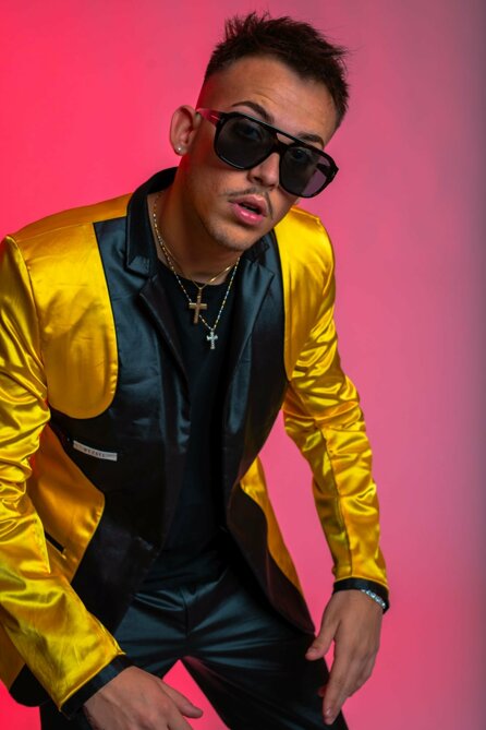 eyJpdCI6InZlZ2FzIGpvbmVzLCBkaXZpbmFzdGFyIn0=