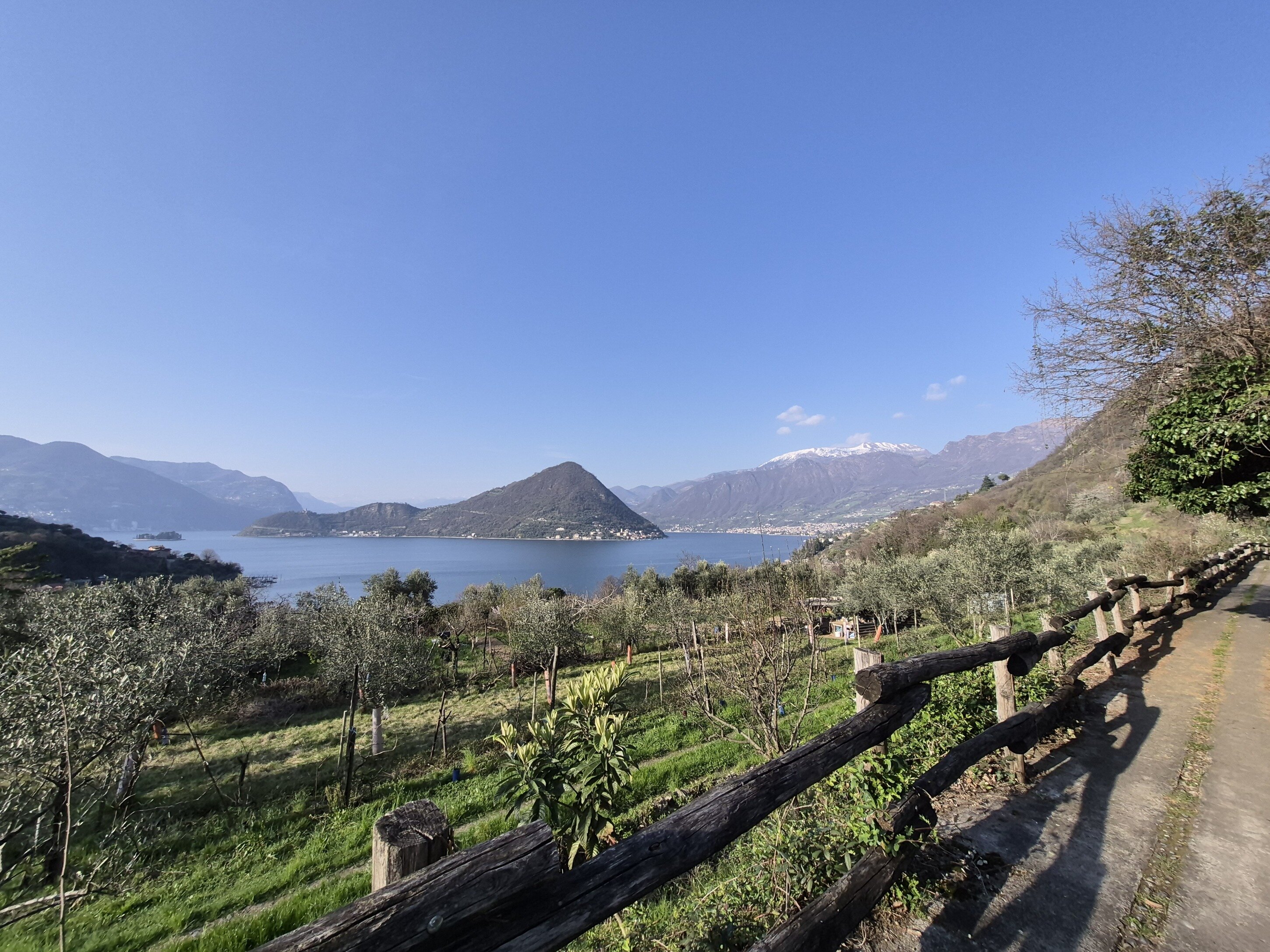 bellissima-percorso-valeriana-e-panorama.jpeg Ancient Valeriana Road, Iseo Lake