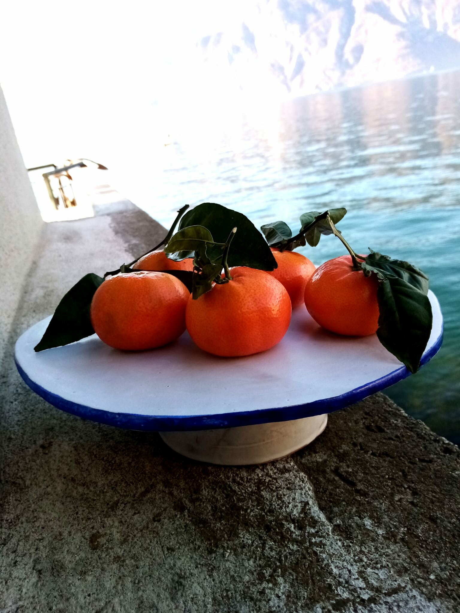 alzatina-con-frutta-a-fior-dacqua.jpeg La casa di Vello