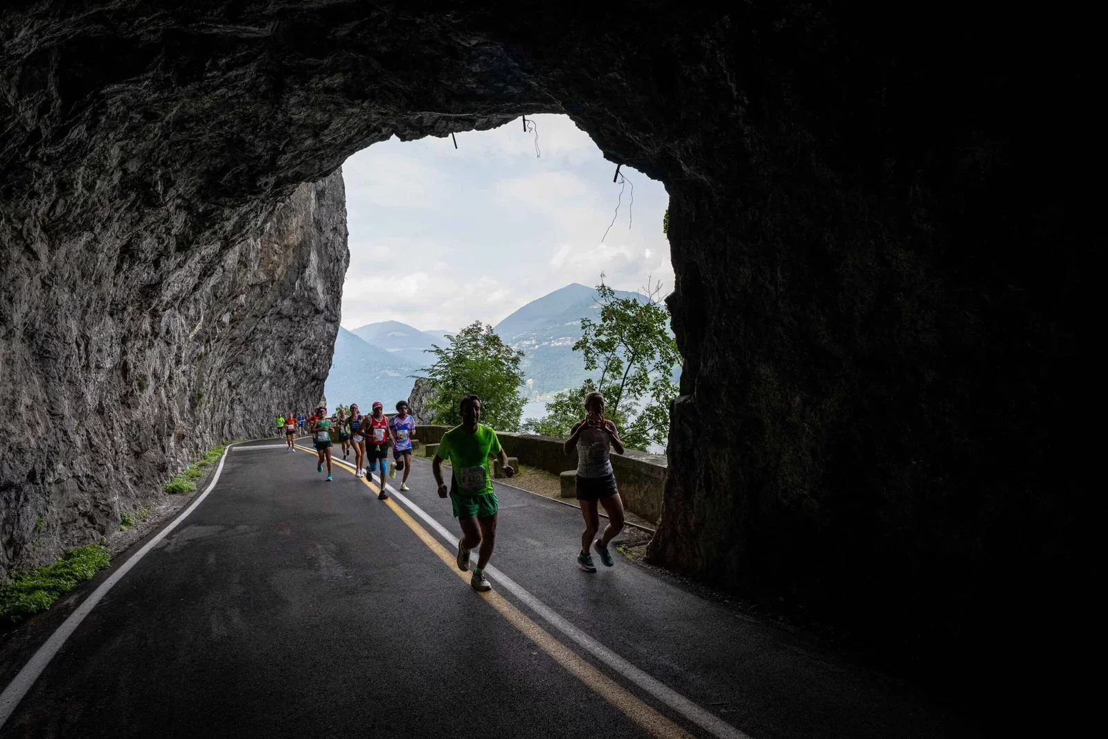 half-marathon-sotto-galleria.webp Lago d'Iseo Half Marathon