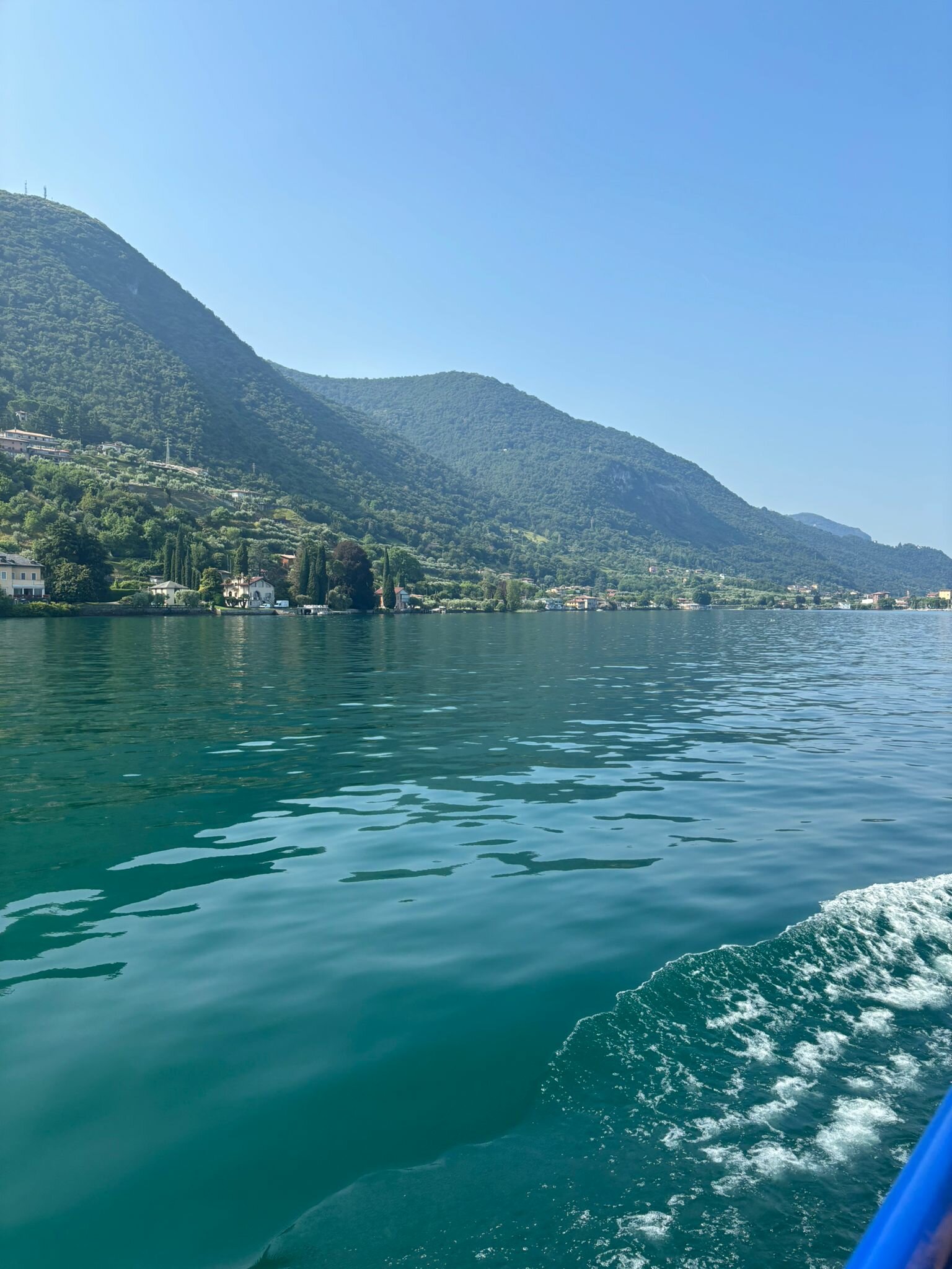 ondina-traghetto-con-costa-carina.jpeg Dal Traghetto sul Lago d'Iseo