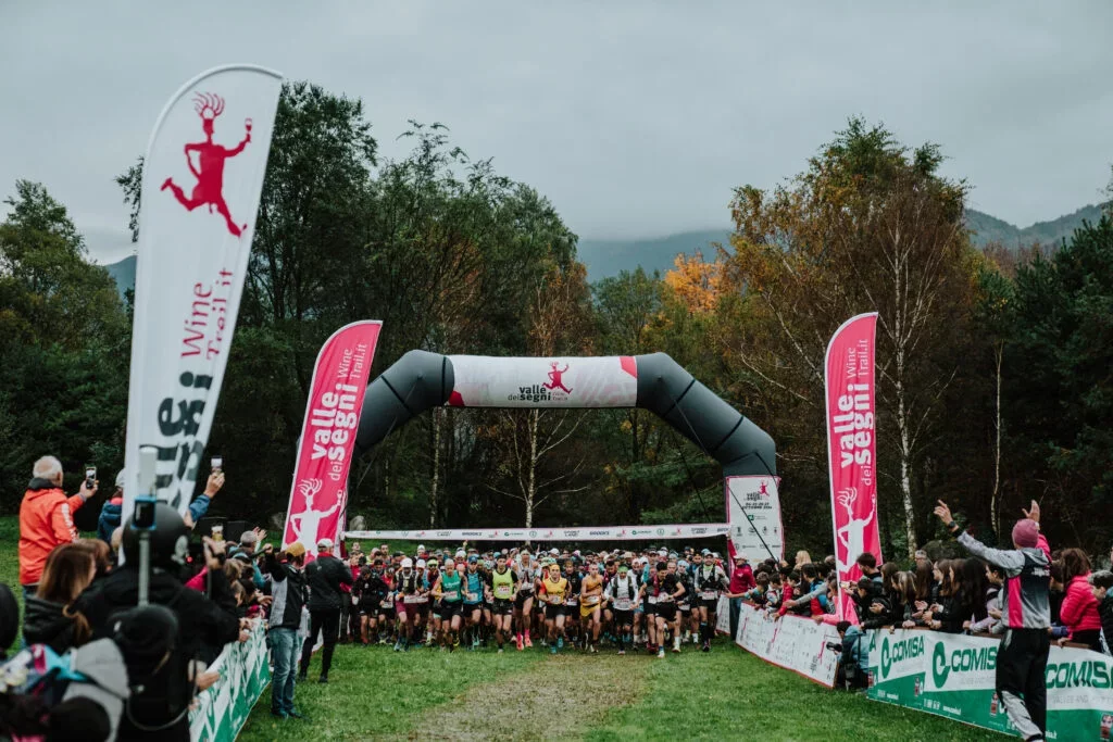 partenza-trail.webp Valle dei Segni Wine Trail - Lago Iseo, Valle Camonica