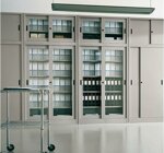 armadio-metallico-con-ante-in-vetro-temperato-h200