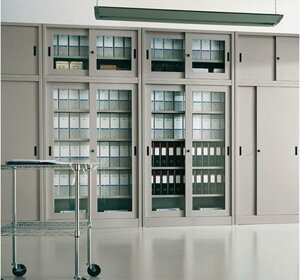 armadio-metallico-con-ante-in-vetro-temperato-h88