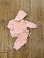 tuta-due-pezzi-con-cappuccio