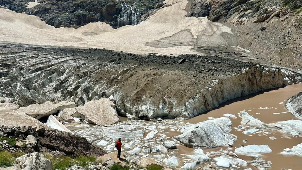 Si scioglie il ghiacciaio del Monte Cilo, la montagna simbolo dei curdi Si scioglie il ghiacciaio del Monte Cilo, la montagna simbolo dei curdi