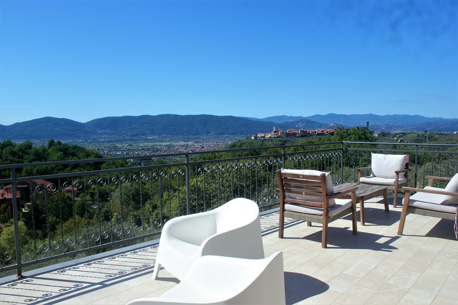 terrazza atttezzata 2 img_7628.jpeg terrazza atttezzata 2 img_7628.jpeg