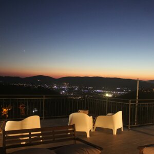 eyJpdCI6IlRlcnJhenphIHBhbm9yYW1pY2EgY29uIHZpc3RhIG5vdHR1cm5hOiBpbCBsdW9nbyBpZGVhbGUgcGVyIHVuYSBjZW5hIHJvbWFudGljYSBhbW1pcmFuZG8gbGUgbHVjaSBkZWxsYSBjaXR04CBlIGlsIGNpZWxvIHN0ZWxsYXRvLiIsImZyIjoiVGVycmFzc2UgcGFub3JhbWlxdWUgYXZlYyB2dWUgbm9jdHVybmUgOiBsJ2VuZHJvaXQgaWTpYWwgcG91ciB1biBk7m5lciByb21hbnRpcXVlIGVuIGFkbWlyYW50IGxlcyBsdW1p6HJlcyBkZSBsYSB2aWxsZSBldCBsZSBjaWVsIOl0b2ls6S4iLCJlbiI6IlBhbm9yYW1pYyB0ZXJyYWNlIHdpdGggbmlnaHQgdmlldzogdGhlIGlkZWFsIHBsYWNlIGZvciBhIHJvbWFudGljIGRpbm5lciBhZG1pcmluZyB0aGUgY2l0eSBsaWdodHMgYW5kIHRoZSBzdGFycnkgc2t5LiIsImRlIjoiUGFub3JhbWF0ZXJyYXNzZSBtaXQgTmFjaHRibGljazogZGVyIGlkZWFsZSBPcnQgZvxyIGVpbiByb21hbnRpc2NoZXMgQWJlbmRlc3NlbiBtaXQgQmxpY2sgYXVmIGRpZSBMaWNodGVyIGRlciBTdGFkdCB1bmQgZGVuIFN0ZXJuZW5oaW1tZWwuIn0= eyJpdCI6IlRlcnJhenphIHBhbm9yYW1pY2EgY29uIHZpc3RhIG5vdHR1cm5hOiBpbCBsdW9nbyBpZGVhbGUgcGVyIHVuYSBjZW5hIHJvbWFudGljYSBhbW1pcmFuZG8gbGUgbHVjaSBkZWxsYSBjaXR04CBlIGlsIGNpZWxvIHN0ZWxsYXRvLiIsImZyIjoiVGVycmFzc2UgcGFub3JhbWlxdWUgYXZlYyB2dWUgbm9jdHVybmUgOiBsJ2VuZHJvaXQgaWTpYWwgcG91ciB1biBk7m5lciByb21hbnRpcXVlIGVuIGFkbWlyYW50IGxlcyBsdW1p6HJlcyBkZSBsYSB2aWxsZSBldCBsZSBjaWVsIOl0b2ls6S4iLCJlbiI6IlBhbm9yYW1pYyB0ZXJyYWNlIHdpdGggbmlnaHQgdmlldzogdGhlIGlkZWFsIHBsYWNlIGZvciBhIHJvbWFudGljIGRpbm5lciBhZG1pcmluZyB0aGUgY2l0eSBsaWdodHMgYW5kIHRoZSBzdGFycnkgc2t5LiIsImRlIjoiUGFub3JhbWF0ZXJyYXNzZSBtaXQgTmFjaHRibGljazogZGVyIGlkZWFsZSBPcnQgZvxyIGVpbiByb21hbnRpc2NoZXMgQWJlbmRlc3NlbiBtaXQgQmxpY2sgYXVmIGRpZSBMaWNodGVyIGRlciBTdGFkdCB1bmQgZGVuIFN0ZXJuZW5oaW1tZWwuIn0=