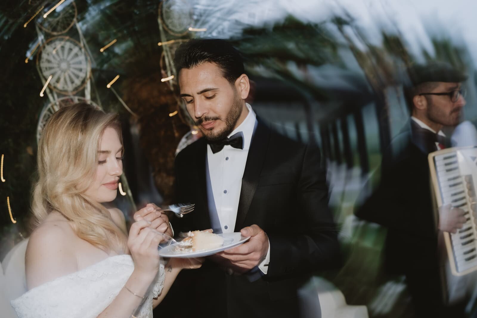 TORTA NUZIALE: TRADIZIONE, TENDENZE MODERNE E IDEE ANTICONVENZIONALI PER UN TAGLIO TORTA MAGICO TORTA NUZIALE: TRADIZIONE, TENDENZE MODERNE E IDEE ANTICONVENZIONALI PER UN TAGLIO TORTA MAGICO