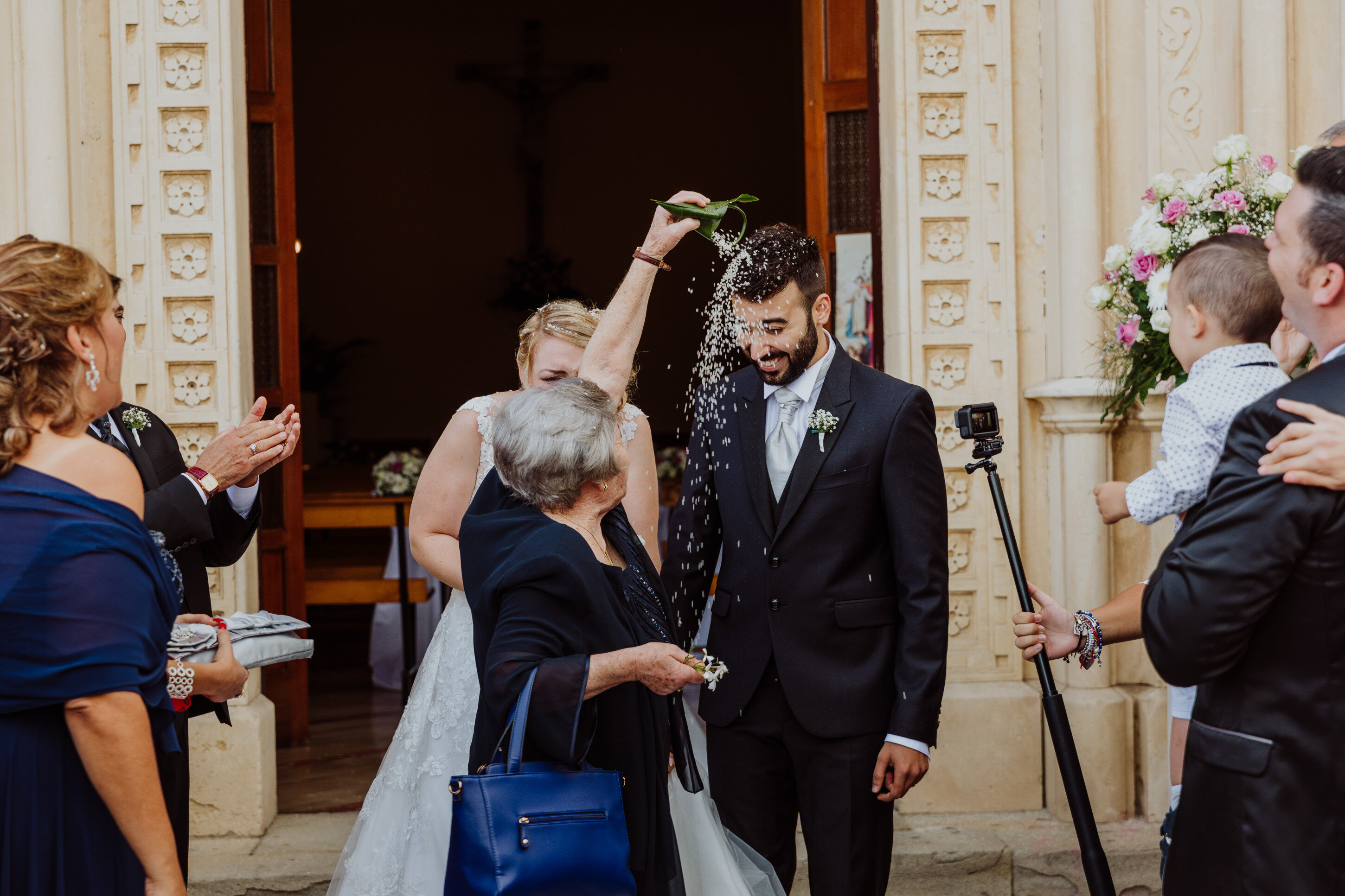 LANCIO DEL RISO: LA TRADIZIONE SICILIANA CHE RENDE UNICO IL MATRIMONIO LANCIO DEL RISO: LA TRADIZIONE SICILIANA CHE RENDE UNICO IL MATRIMONIO