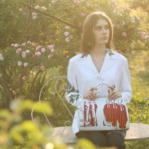 (0)%20art.372%20borsa%20in%20leather%20e%20canvas%20dipinta%20(anche%20la%20cinghia%20dipinta)%20titolo%20volando%20lp%20(lato%20a)%20â¬.990,00.jpeg (0)%20art.372%20borsa%20in%20leather%20e%20canvas%20dipinta%20(anche%20la%20cinghia%20dipinta)%20titolo%20volando%20lp%20(lato%20a)%20â¬.990,00.jpeg