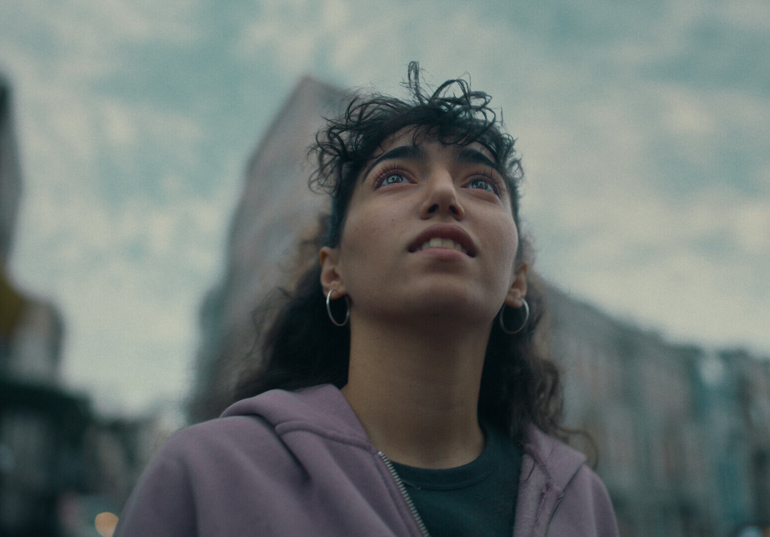 Il viaggio di Hanna in Almost Certainly False