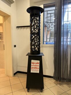 Fungo a pellet per riscaldamento pirolitico in un interno