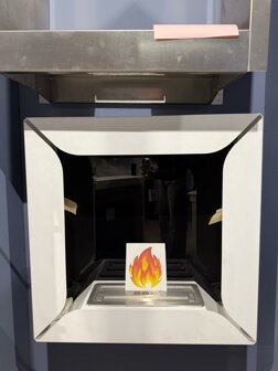 Biocamino a bioetanolo con design moderno ed eco-friendly