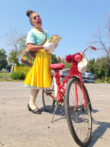 mlle ozette posé et les bonnes manières...en route.jpeg