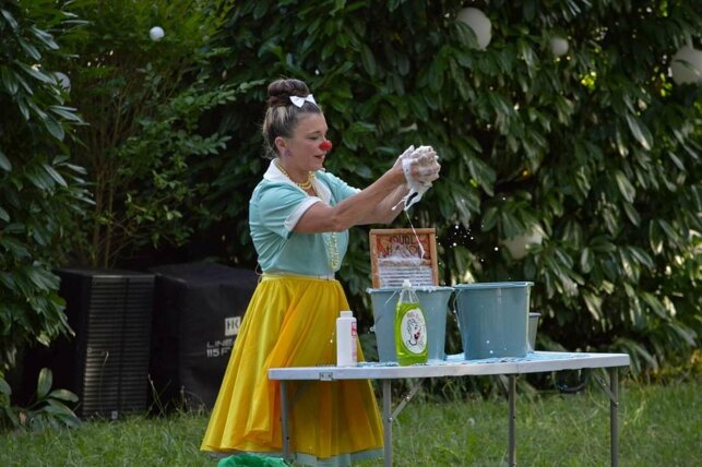 mlle ozette posé et les bonnes manières avec la lessive (2).jpeg