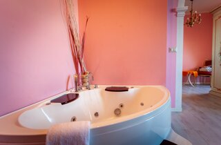 wellness%20suite%20vista%20lago%20idromassaggio%201.jpeg