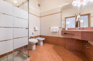 bagno%202.jpeg bagno%202.jpeg