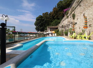 Piscina sulla terrazza panoramica