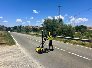 Indagine georadar GPR su strada per la ricerca di reti interrate