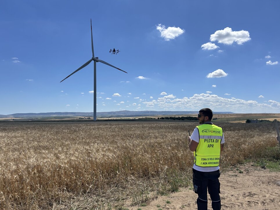 Rilievi topografici con droni per monitoraggio del territorio e urbanistica
