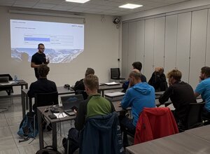 Corso pilota drone: sessione con istruttore e partecipanti Corso pilota drone: sessione con istruttore e partecipanti