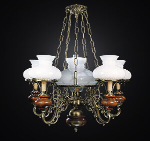 Retro atmosphere: chandeliers that tell the story of America of the past