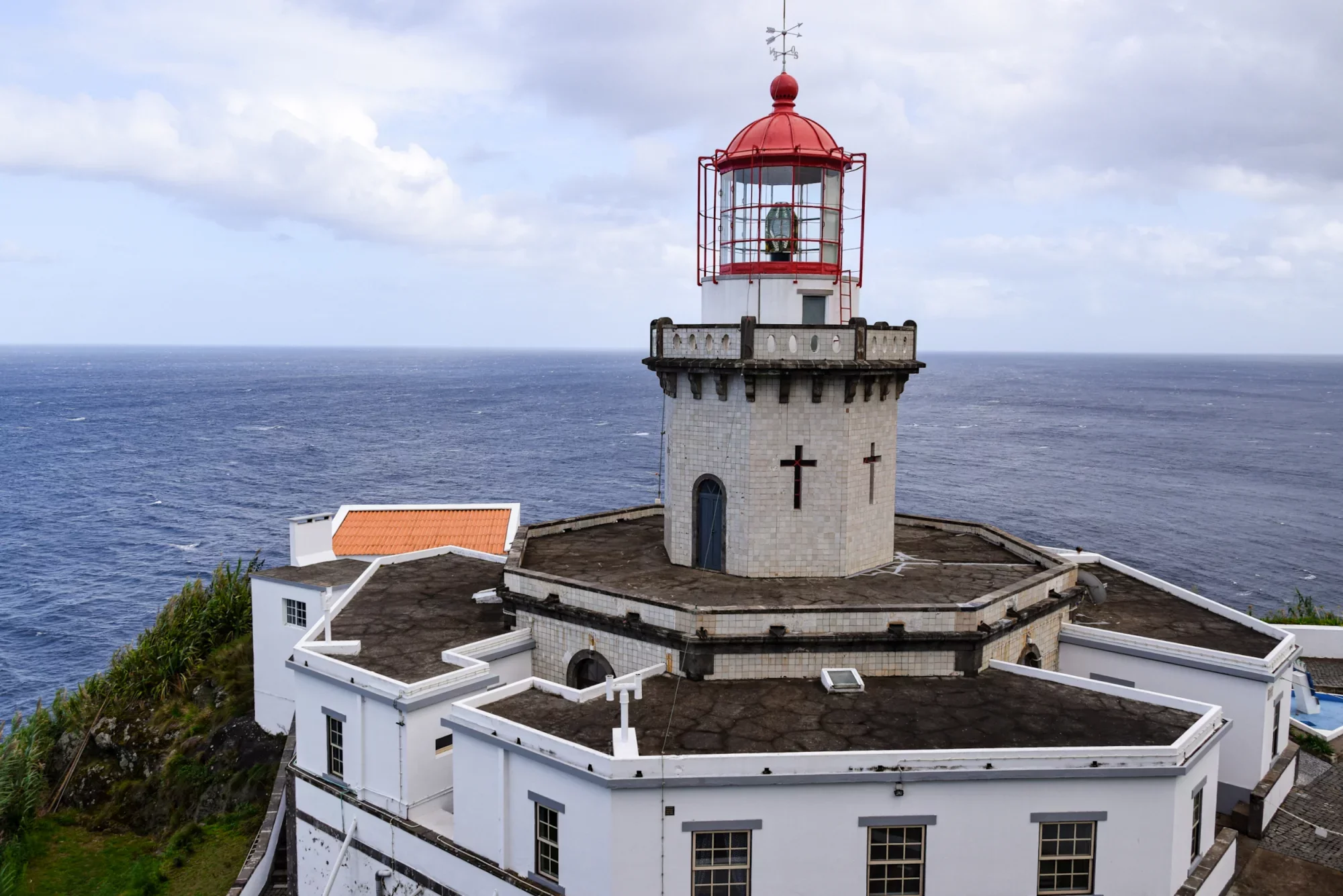 azoren_farol-ponta-do-arnel-1.webp