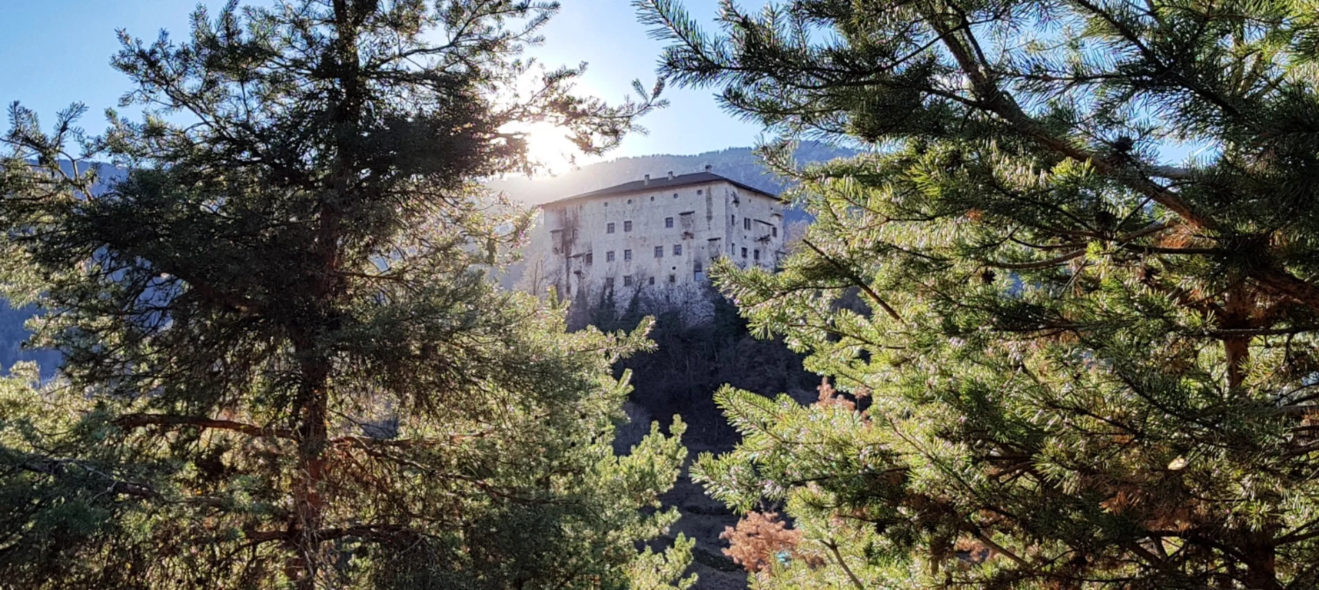 Burgenweg Tisens-Prissian: Ein erster Geschmack auf die Schlosswelt Südtirols