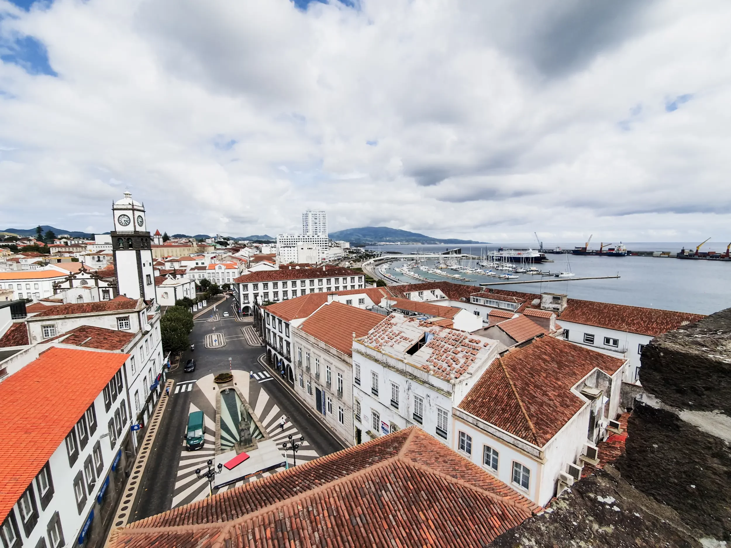 azoren_ponta-delgada_rathaus-ausblick.webp azoren_ponta-delgada_rathaus-ausblick.webp