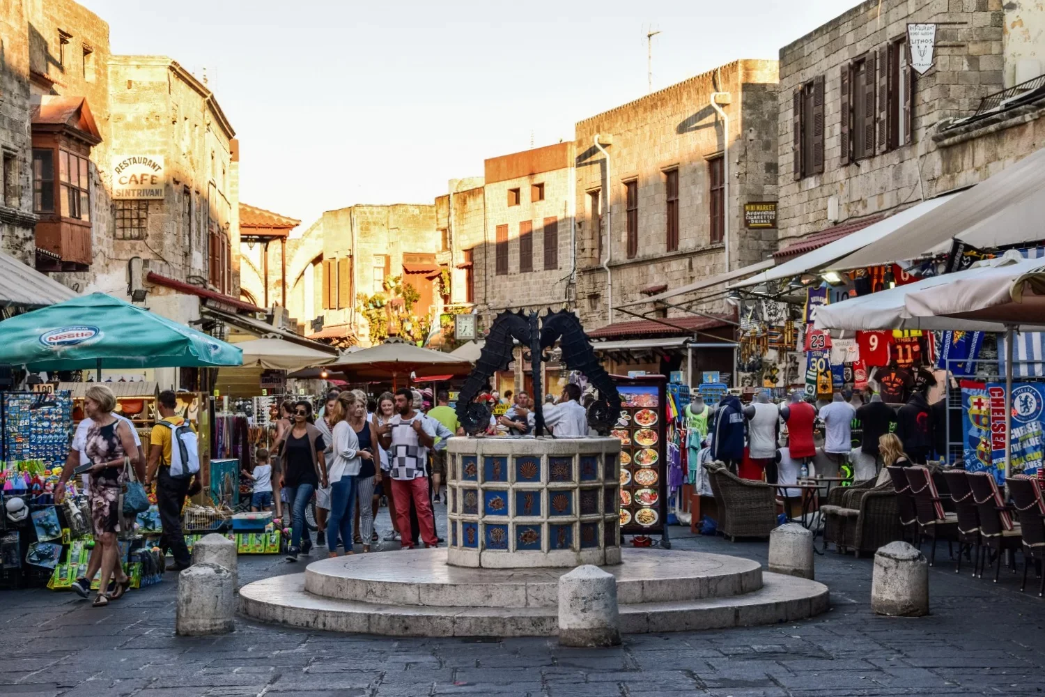 rhodos_seepferdchenbrunnen-platz-der-jüdischen-märtyrer.webp rhodos_seepferdchenbrunnen-platz-der-jüdischen-märtyrer.webp