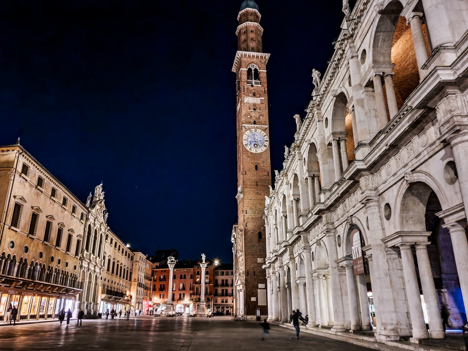 piazza-dei-signori_1.jpeg piazza-dei-signori_1.jpeg