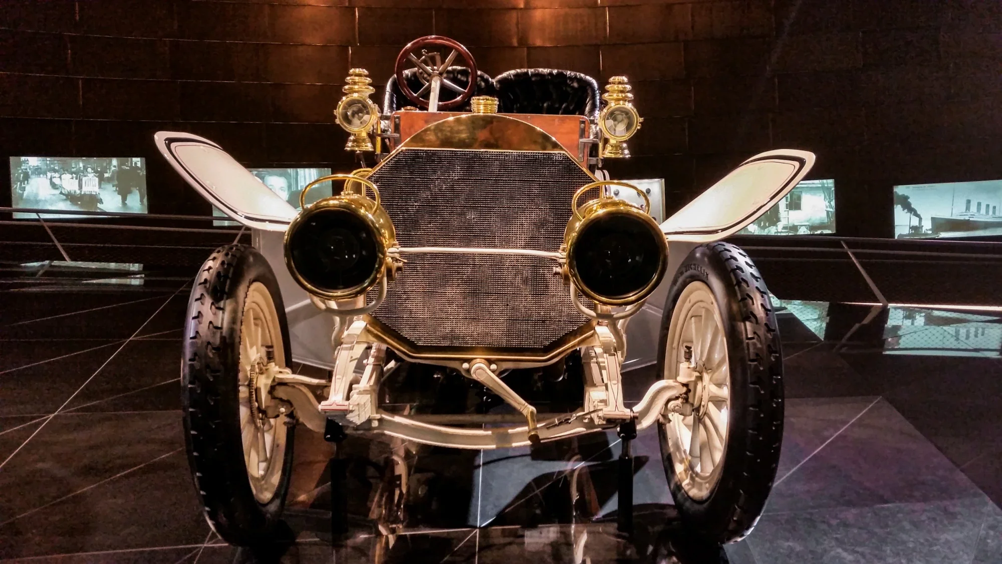stuttgart_daimler-museum-2.webp